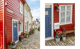 Det Lille Rode Huset Ved Floibanen