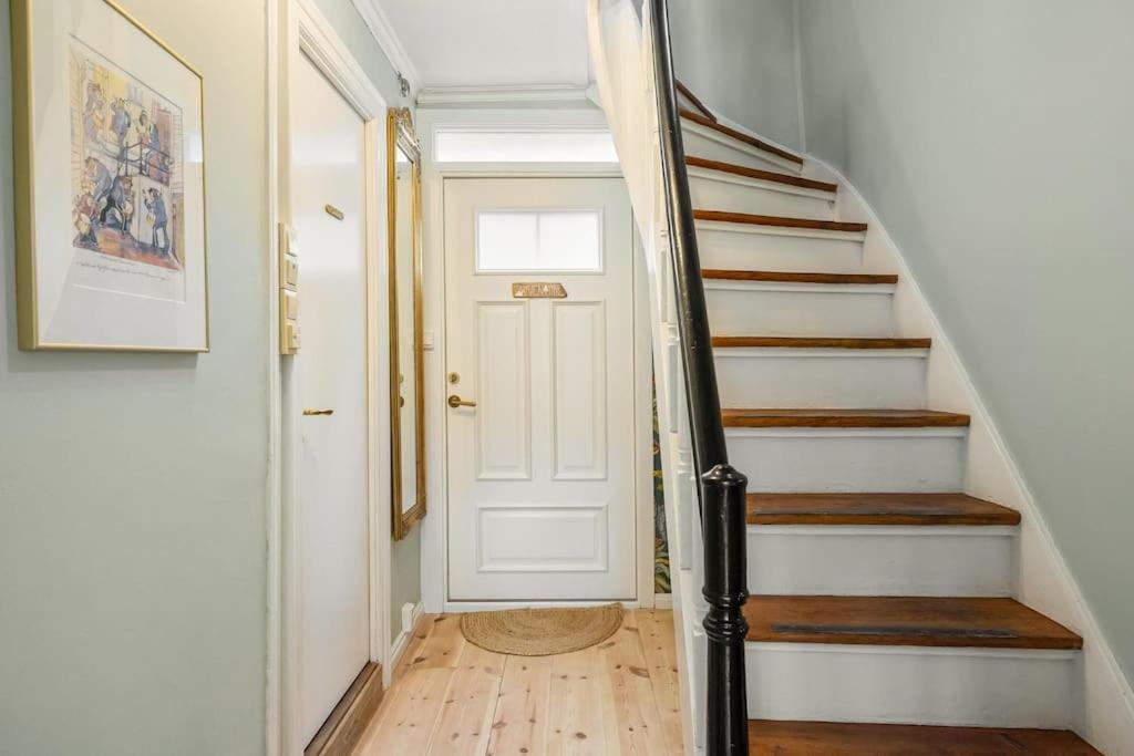 Villa Det Lille Rode Huset Ved Floibanen à Bergen Extérieur photo